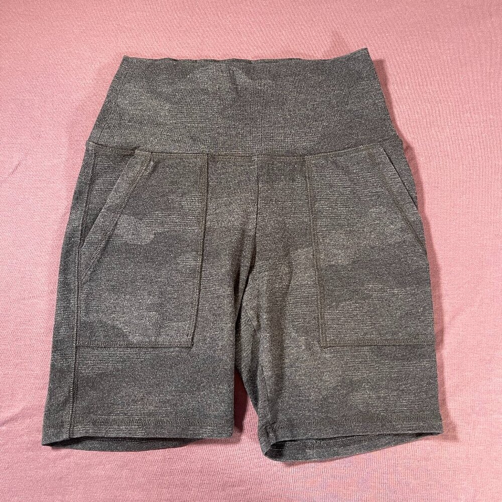 Aerie soft biker shorts with pockets in dark camo - size small